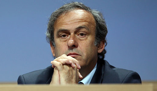 Michel Platini steht Transfers Minderjähriger skeptisch gegenüber, kann aber nichts dagegen tun