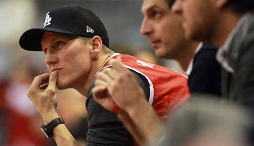 Bastian Schweinsteiger (l.) ist regelmäßiger Gast bei den Heimspielen der Basketballer des FC Bayern