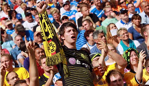 Die Fans von der Borussia Dortmund wurden beim Auswärtsspiel in Hoffenheim mit lauten Signaltönen attackiert