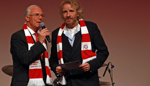 Bayerns Ehrenpräsident Franz Beckenbauer (l.) sieht den BVB nun in der Favoritenrolle