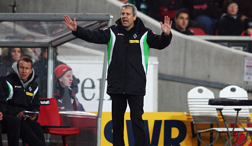 Lucien Favre (r.) sucht vor dem Spiel gegen den HSV nach dem nötigen Gleichgewicht
