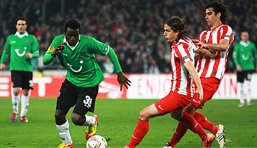 Mame Diouf (2.v.l.) erzielte in 15 Pflichtspielen für Hannover 96 zehn Treffer