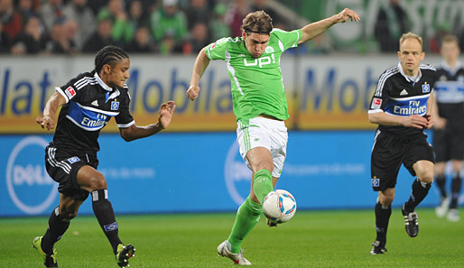 Patrick Helmes (M.) hat in den letzten sechs Spielen sechs Tore für den VfL erzielt