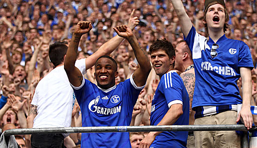 Jefferson Farfan (2.v.l.) hat sich gerade erst zu Schalke bekannt, da gibt es schon wieder Gerüchte