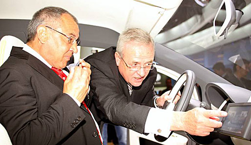 Die Kaderplanung steht an: Lässt VW-Boss Winterkorn (r.) Felix Magath noch einmal ans Lenkrad?