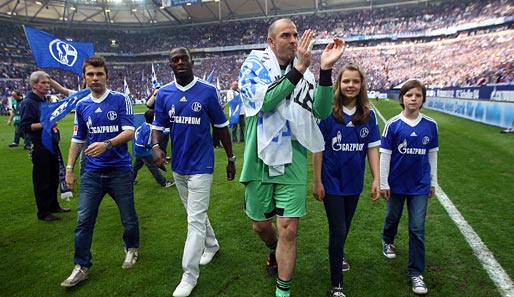 Mathias Schober wurde am letzten Spieltag offiziell als Spieler von Schalke 04 verabschiedet