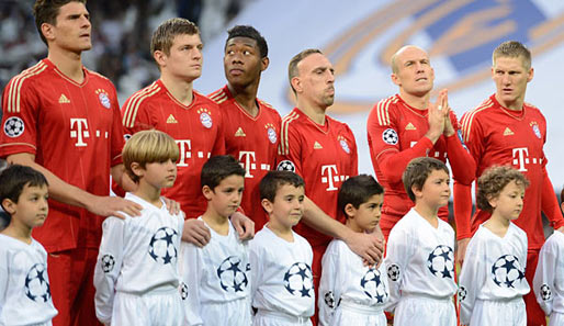 Arjen Robben (2.v.r.) will mit dem FC Bayern München DFB-Pokal und Champions League gewinnen