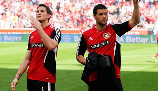 Rene Adler (l.) mit Michael Ballack bei der Verabschiedung von Bayer Leverkusen