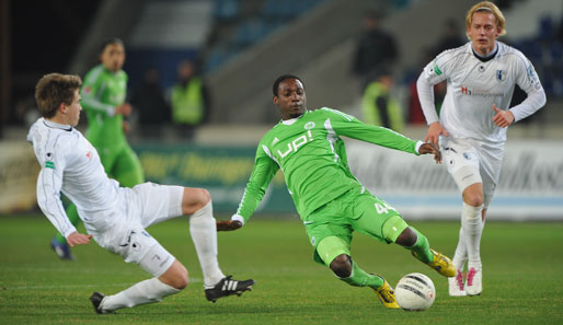 Giovanni Sio (M.) war erst im Winter aus Sion zum VfL Wolfsburg gekommen