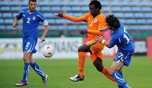 Ibrahim Sissoko (M.) im Trikot der U-21-Nationalmannschaft der Elfenbeinküste