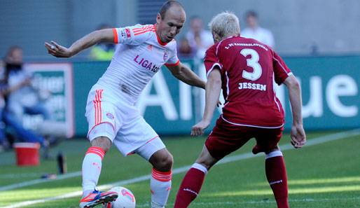 Arjen Robben (l.) bereitete Thomas Müllers Treffer zum 1:0 vor