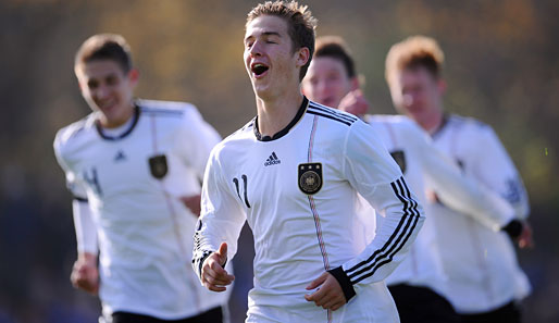 Junioren-Nationalspieler Martin Kobylanski (M.) wechselt zu Werder Bremen