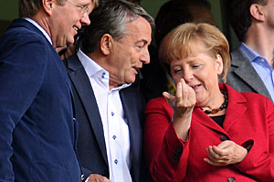 "Wolle, komm' ich mit de Stempel auch nächste Woche rein?" Angela Merkel hofft
