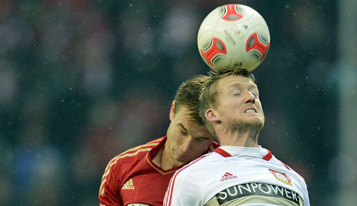 Holger Badstuber (l.) zog sich gegen Bayer Leverkusen einen Muskelfaserriss im Oberschenkel zu