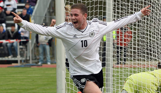 Marc Stendera wird der Frankfurter Eintracht bis Juni 2015 erhalten bleiben