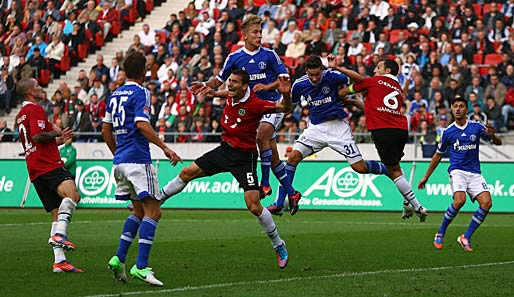 Schalke 04 und Hannover 96 werden das erste Bundesligaspiel im Jahr 2013 bestreiten