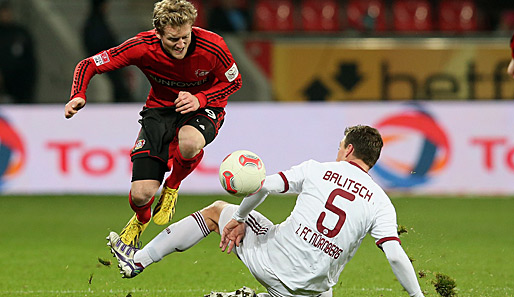 Leverkusen - hier Andre Schürrle gegen Nürnbergs Hanno Balitsch - ist derzeit nicht zu stoppen