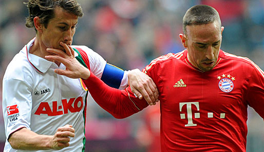 Augsburg braucht im Abstiegskampf Punkte - nicht nur Franck Ribery (r.) dürfte was dagegen haben