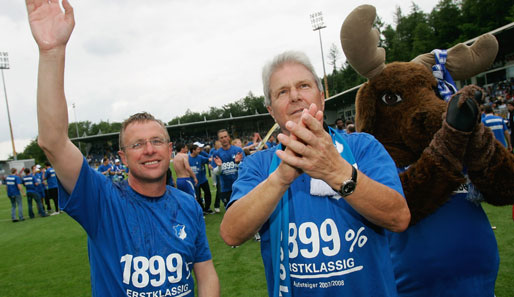 Sommer 2008: Ralf Rangnick (l.) und Dietmar Hopp feiern den Bundesliga-Aufstieg