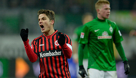 Eintracht Frankfurts Pirmin Schwegler bejubelt seinen Treffer zum 2:1