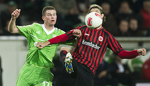 Alexander Madlung (l.) liebäugelt mit einer Vertragsverlängerung beim VfL Wolfsburg