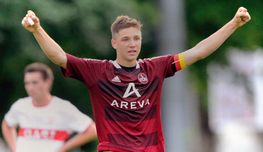 Club-Nachwuchshoffnung Niklas Stark einen Vertrag bis 2016 unterschrieben