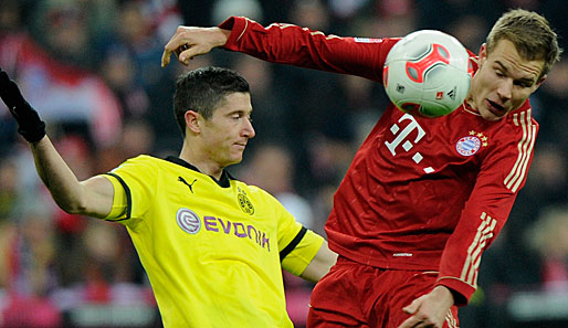 Bayern Münchens Holger Badstuber (r.) plant noch in dieser Saison sein Comeback