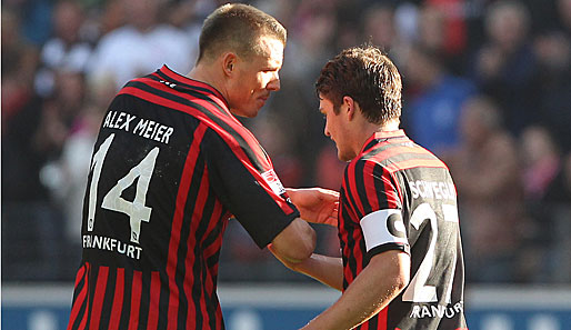 Alex Meier (l.) und Primin Schwegler (r.) werden gegen den FC Augsburg wohl einsatzbereit sein