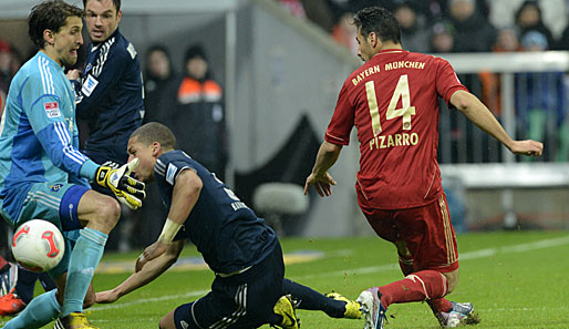 Claudio Pizarro (r.) war am vergangenen Spieltag vier Mal gegen den HSV erfolgreich