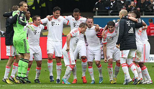 Ausgelassene Freude der Bayern-Spieler, bei denen in näherer Zukunft die Kasse klingeln wird