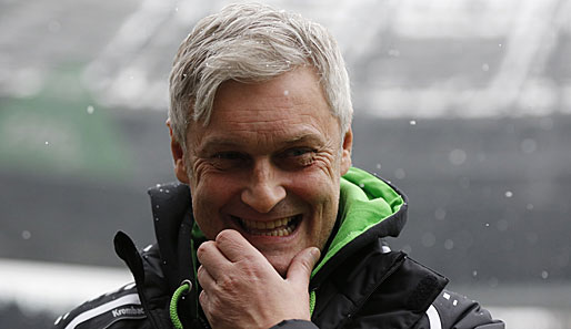 Eintrachts Coach Armin Veh will von Druck nichts hören. Am Samstag geht's gegen die Wölfe