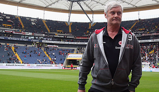 Der Eintracht-Coach ist über die Wahl des neuen Pressechefs in Frankfurt nicht gerade begeistert