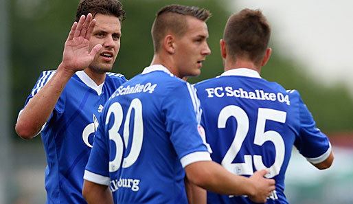 Schalke 04 bezwang die ERGO Nationalmannschaft dank eines Treffers von Huntelaar (r.)