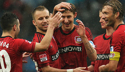 Wird geliebt in Leverkusen: Stefan Kießling (M.) erzielte diese Saison 25 Tore und bereitete zehn vor