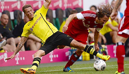 Dortmunds Erik Durm (l.) spielte sich beim Telekom Cup in den Vordergrund