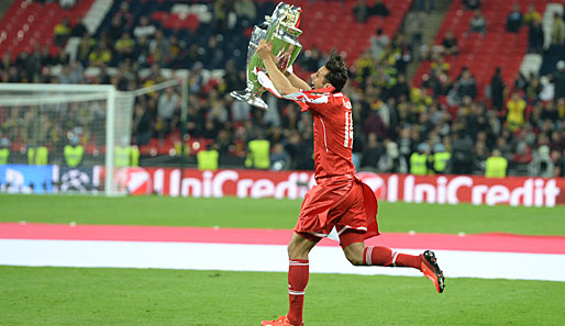 Claudio Pizarro bleibt dem Rekordmeister noch eine Saison treu