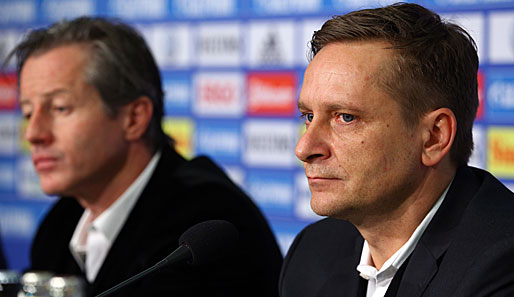 Horst Heldt (r.) schwärmt von Jens Keller als Trainer des FC Schalke 04