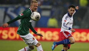 Hakan Calhanoglu (r.) will in der Bundesliga bleiben