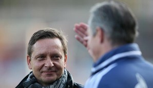 Horst Heldt setzt auch weiterhin auf Trainer Jens Keller