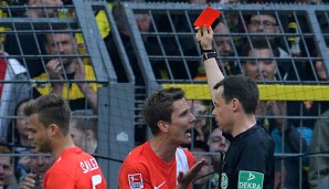 Nico Bungert flog beim Spiel gegen Borussia Dortmund mit Rot vom Platz
