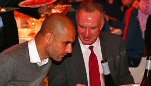 Karl-Heinz Rummenigge (r.) verteidigt die Erfolge des FC Bayern in dieser Saison