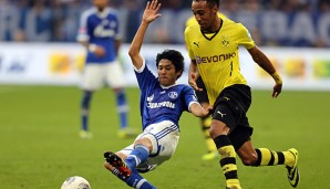 Auf dem Platz bekämpften sich die Teams sportlich - Dortmund gewann auf Schalke mit 3:1