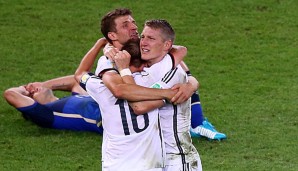 Moment für die Historie: Bastian Schweinsteiger, Philipp Lahm und Thomas Müller beim WM-Sieg