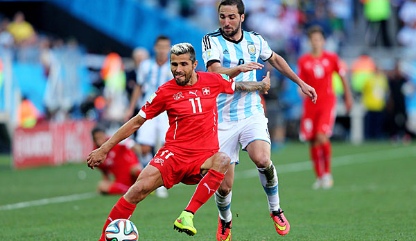 Valon Behrami (l.) war für die Schweiz bei der WM aktiv