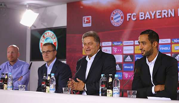 Mehdi Benatia (r.) bei der Vorstellung des FC Bayern München