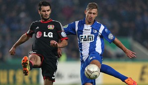 Emir Spahic (l.) bleibt vermutlich länger in Leverkusen