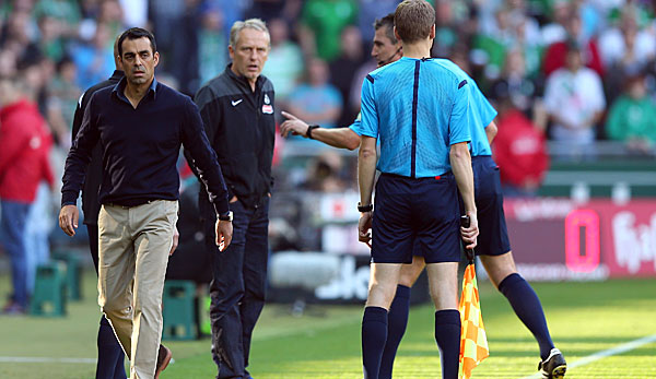 Knut Kircher musste beim Spiel Bremen gegen Freiburg die beiden Trainer beschlichtigen