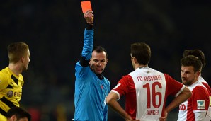 Christoph Janker sah gegen Borussia Dortmund die Rote Karte