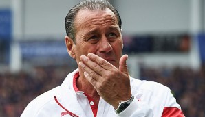 Trotz Klassenerhalt wird Coach Huub Stevens den VfB Stuttgart im Sommer verlassen