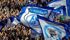 Ein Schalker "Fan" muss wegen Pyrotechnik ins Gefängnis